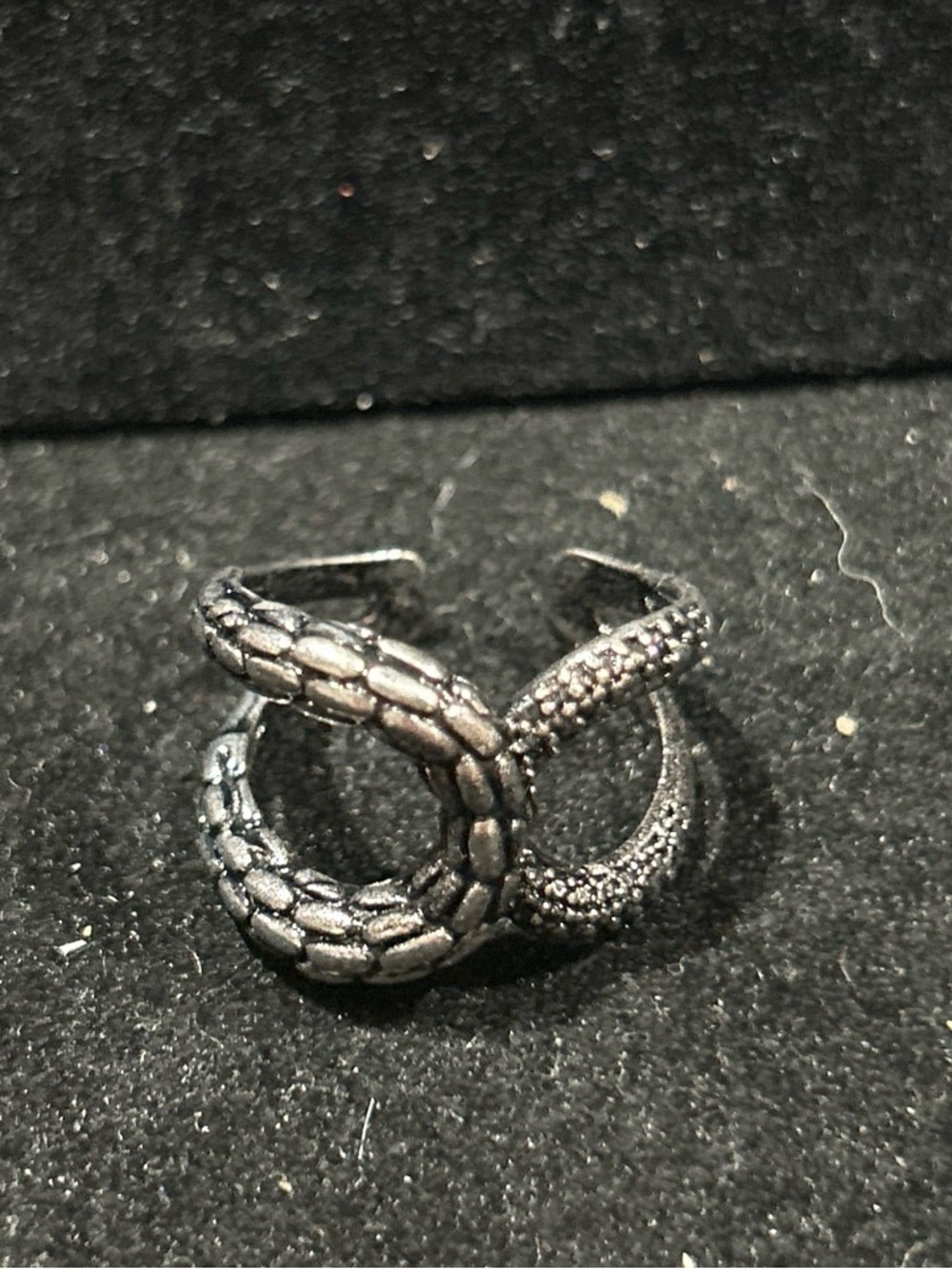 Unisex silver color adjustable rings with scales